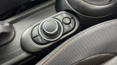 MINI Hatchback 1.5 Cooper Classic 3dr Auto [Comfort/Nav Pack] Petrol Hatchback